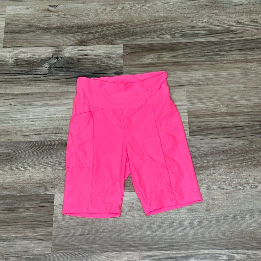 Pink biker shorts with pocket